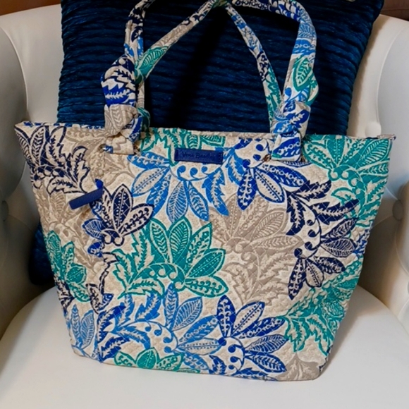 Vera Bradley Handbags - Vera Bradley Purse